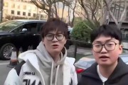 Meiko晒与Zmjjkk合影：好不容易跟康神合个影，开心死了~
