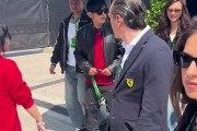“AE86上山了！”周杰伦现身F1中国站大奖赛正赛现场