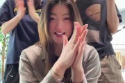 真开心！李梦晒日常随笔：Shut 生活中所有的不快乐dowN！