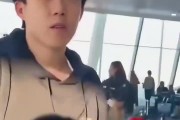 王楚钦训练后遭一名女子怼脸直拍，当场回：离我远点，再拍报警