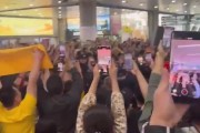 山西男篮时隔13年后重返四强！上千名球迷在机场接球队凯旋